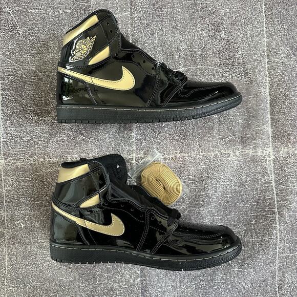 DS Men\'s Nike Air Jordan 1 Retro High Black Metallic Gold Sz 9.5 (555088-032) main image 4